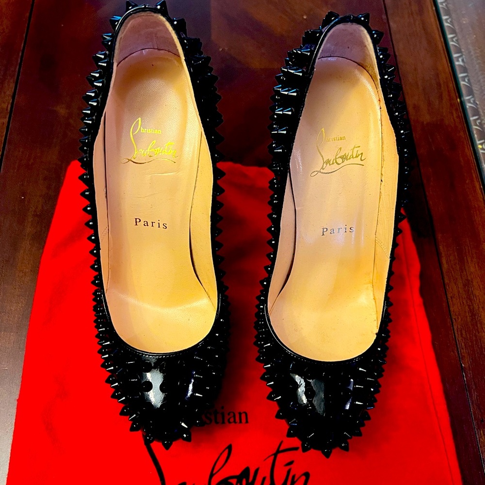 🤩 Christian Louboutin Black Spike Heels 👠 👠🔥